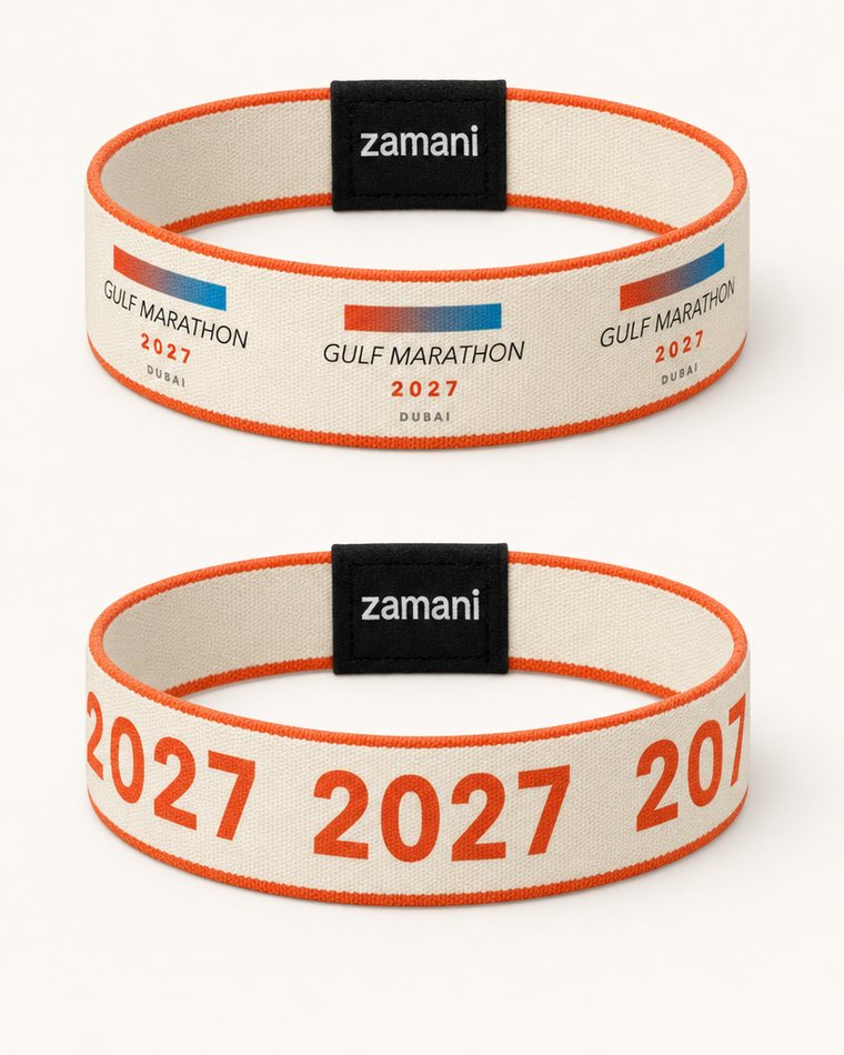 Race finisher band, event mark on the front face and the year on the reverse