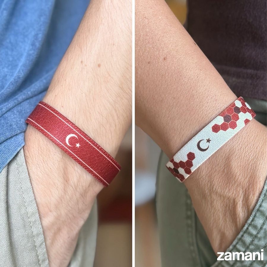 The Turkey band worn, showing both of its printed faces